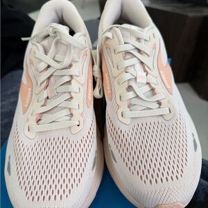 Brooks Women's Athletic Shoes - Cream and Pink